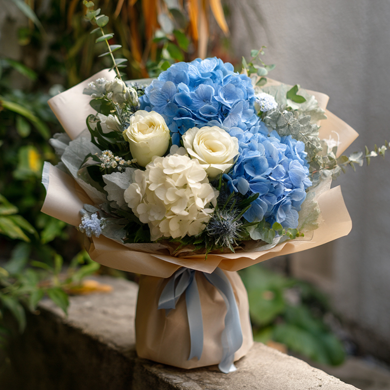 Is Carnarvon's gift of white roses related to gangster symbols?